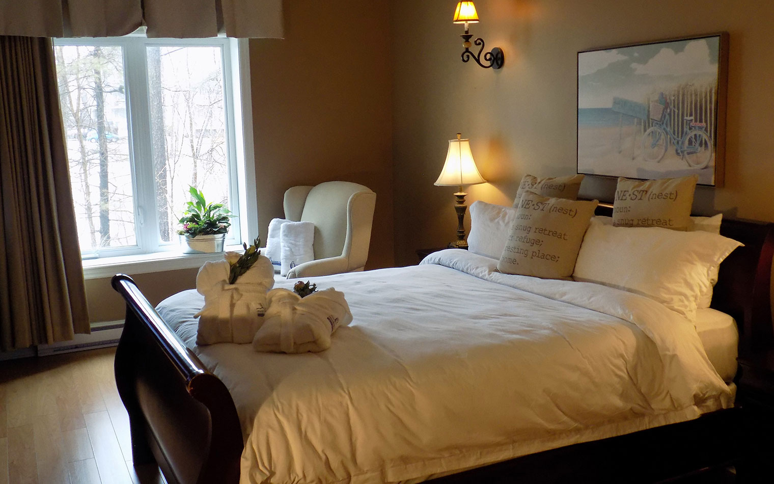 Queen bed for a romantic getaway, great activity for couples - Laval, St-Eustache